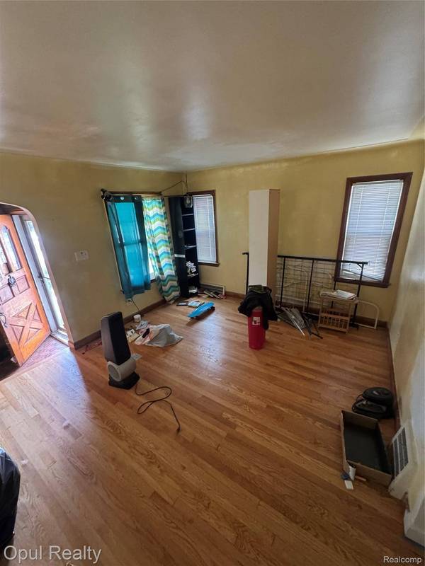 6884 Memorial AVE, Detroit, MI 48228