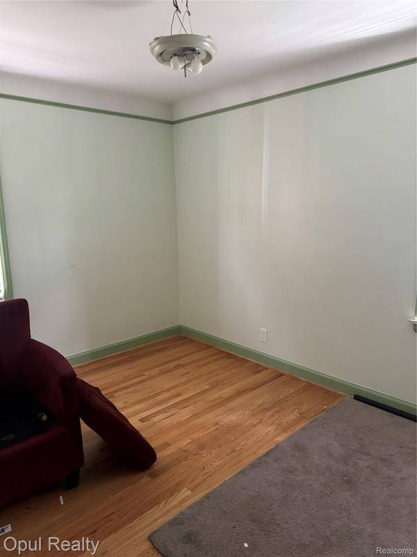 6884 Memorial AVE, Detroit, MI 48228