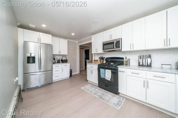21001 Parker ST, Farmington Hills, MI 48336