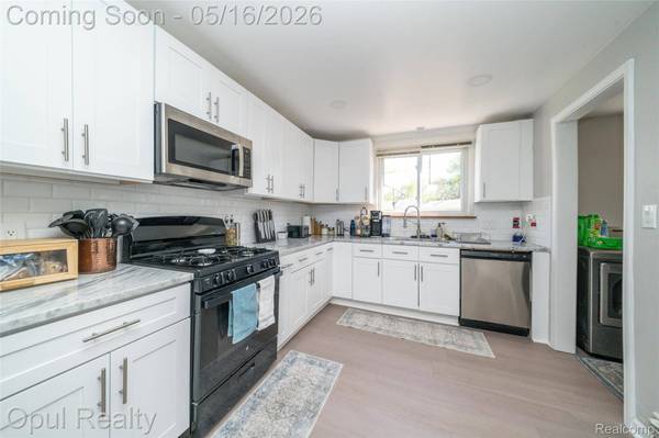 21001 Parker ST, Farmington Hills, MI 48336