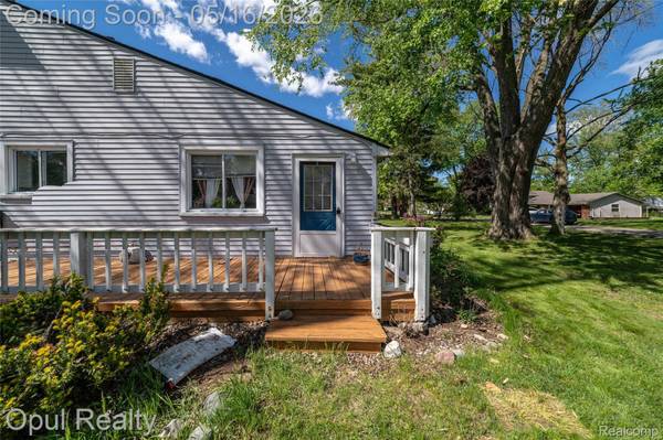 21001 Parker ST, Farmington Hills, MI 48336