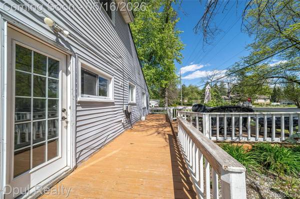 21001 Parker ST, Farmington Hills, MI 48336
