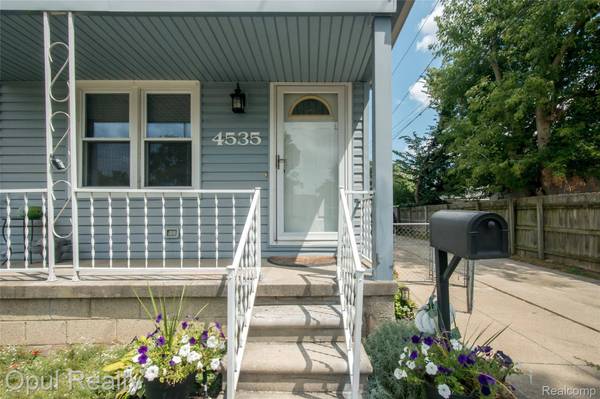 4535 Niagara ST, Wayne, MI 48184