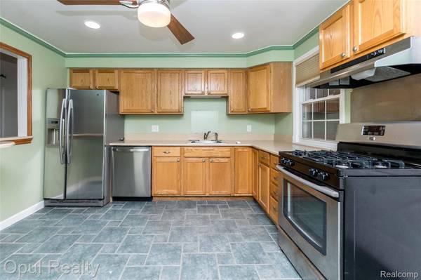 20823 Hugo ST, Farmington Hills, MI 48336
