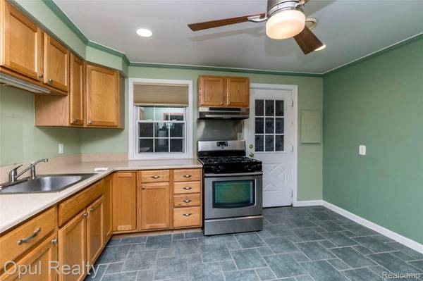 20823 Hugo ST, Farmington Hills, MI 48336