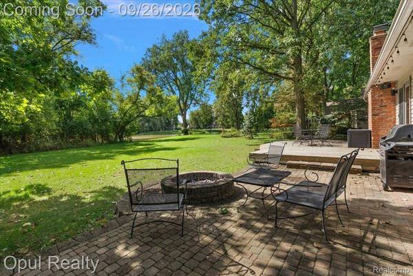 41429 Chattman ST, Novi, MI 48375