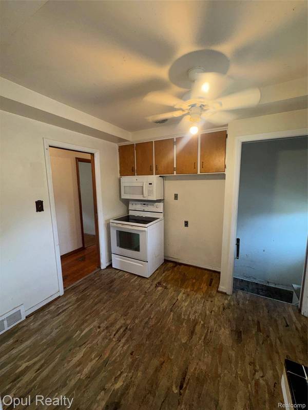 504 E Pearl AVE, Hazel Park, MI 48030