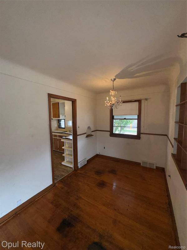 504 E Pearl AVE, Hazel Park, MI 48030