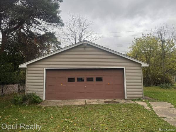 885 Sebek ST, Oxford Charter Township, MI 48371