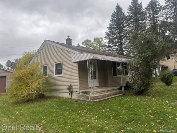 885 Sebek ST, Oxford Charter Township, MI 48371