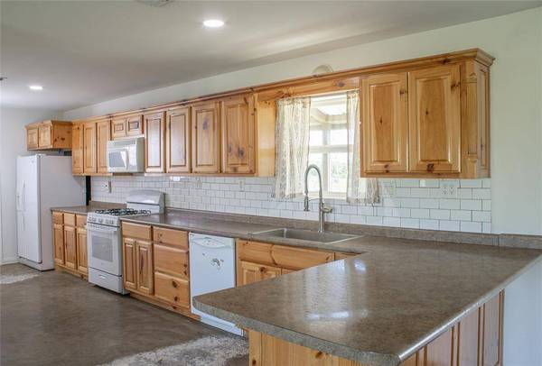 2290 County Road 22900, Paris, TX 75460