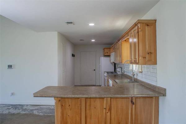 2290 County Road 22900, Paris, TX 75460