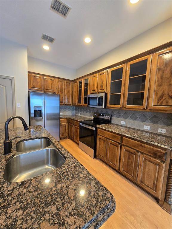 3808 Vienna Street, Irving, TX 75038