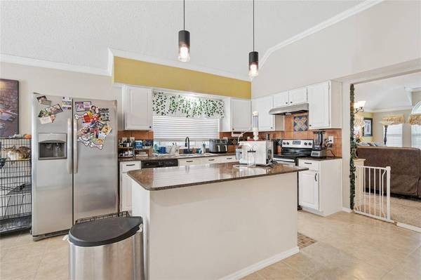 804 Clover Hill Lane, Cedar Hill, TX 75104