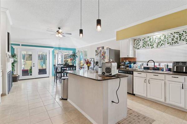 804 Clover Hill Lane, Cedar Hill, TX 75104