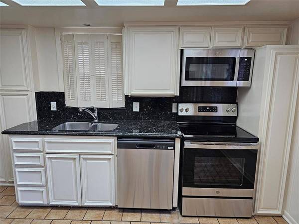 6517 Happy Lane, Dallas, TX 75230