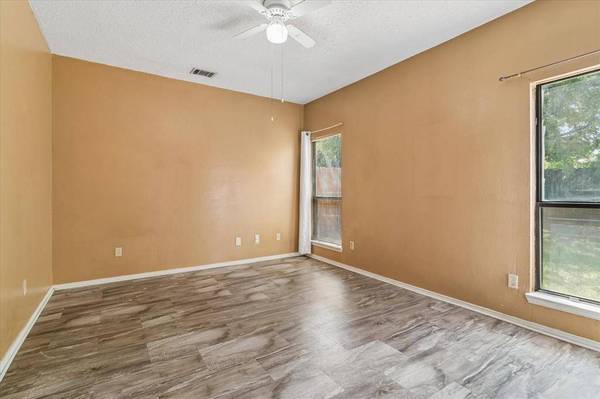 720 Ford Drive, Cedar Hill, TX 75104