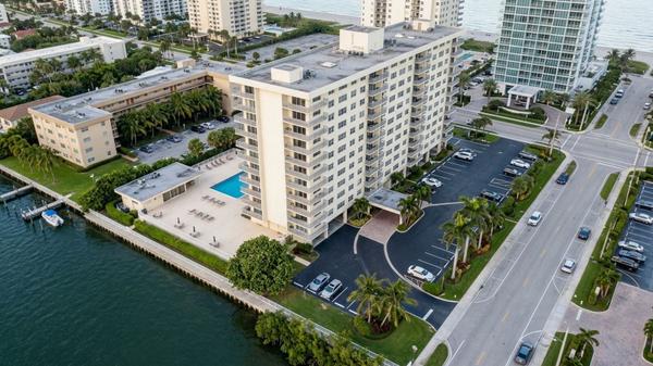 feature image of Plaza North Hallandale Beach: Plaza Towers North Fees, Rules and Recent Sales