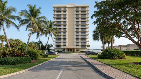 Avant Garde, Hallandale Beach: Intracoastal Condos at a Lower Price per Foot