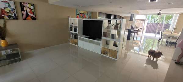 2304 NE 11th St #207, Hallandale Beach, FL 33009-2961