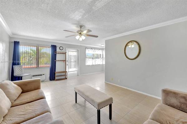1012 SW 11th St #20N, Hallandale Beach, FL 33009