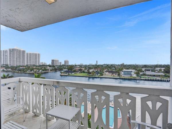 3113 S Ocean Dr #710, Hallandale Beach, FL 33009