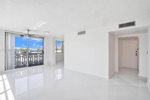 3113 S Ocean Dr #410, Hallandale Beach, FL 33009