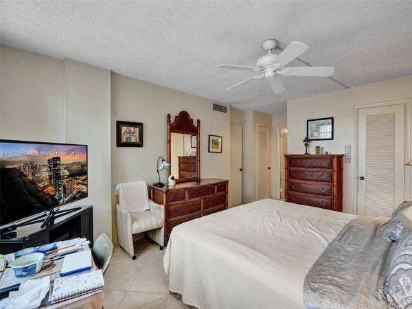 3113 S Ocean Dr #710, Hallandale Beach, FL 33009