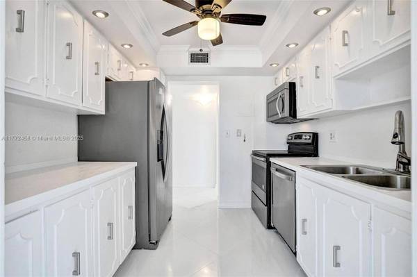 3113 S Ocean Dr #410, Hallandale Beach, FL 33009