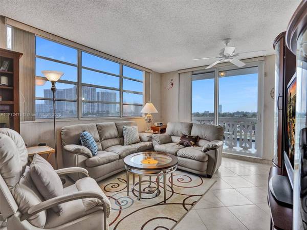 3113 S Ocean Dr #710, Hallandale Beach, FL 33009