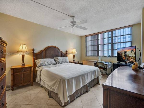 3113 S Ocean Dr #710, Hallandale Beach, FL 33009