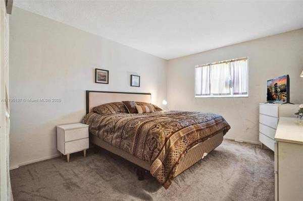 700 Layne Blvd #218, Hallandale Beach, FL 33009