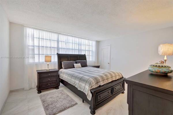 3113 S Ocean Dr #303, Hallandale Beach, FL 33009