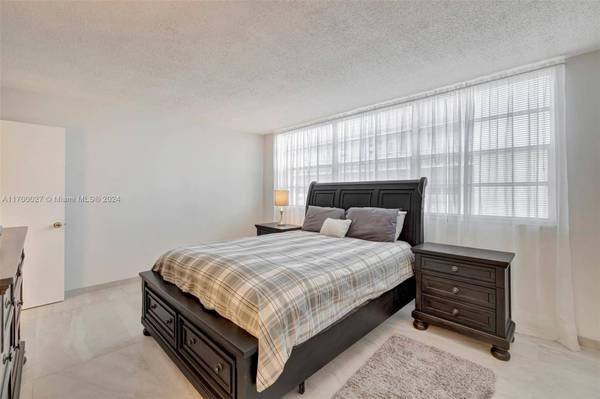 3113 S Ocean Dr #303, Hallandale Beach, FL 33009