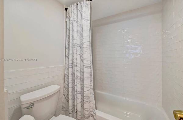 3113 S Ocean Dr #303, Hallandale Beach, FL 33009