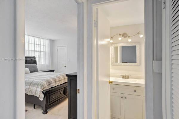 3113 S Ocean Dr #303, Hallandale Beach, FL 33009