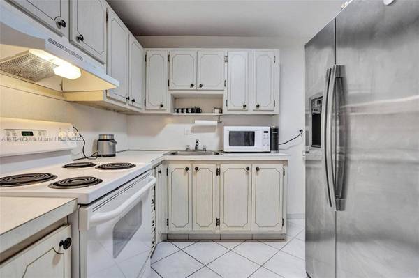 700 Layne Blvd #206, Hallandale Beach, FL 33009