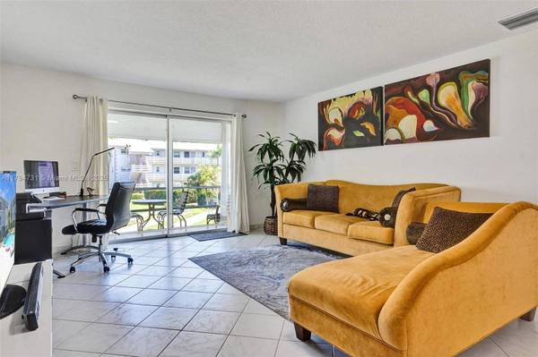 700 Layne Blvd #206, Hallandale Beach, FL 33009