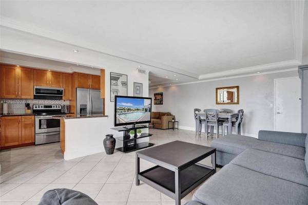 137 Golden Isles Dr #1105, Hallandale Beach, FL 33009