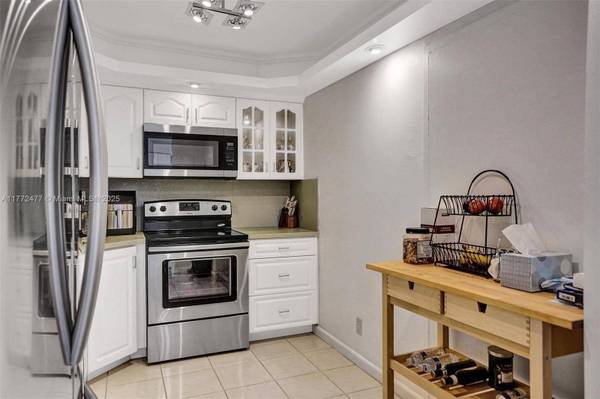 3180 S Ocean Dr #1504, Hallandale Beach, FL 33009