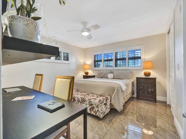 2600 Diana Dr #125, Hallandale Beach, FL 33009-4805