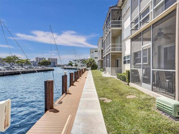 2600 Diana Dr #105, Hallandale Beach, FL 33009