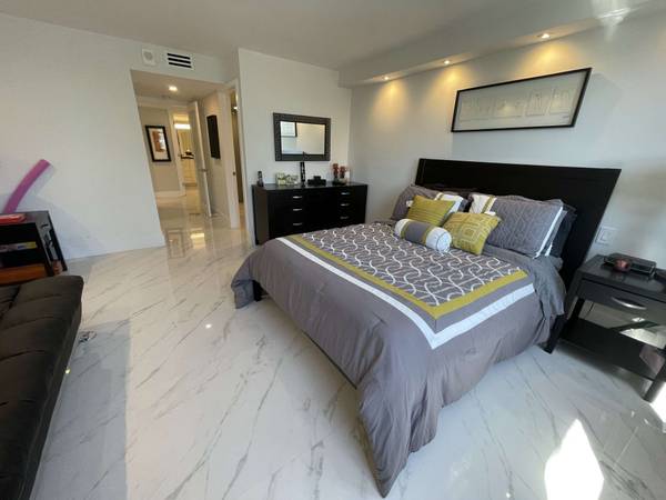 1912 S Ocean Dr #17A, Hallandale, FL 33009