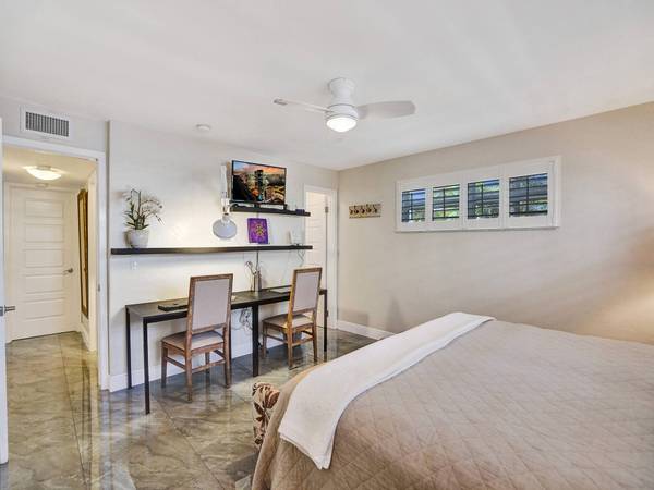 2600 Diana Dr #125, Hallandale Beach, FL 33009-4805