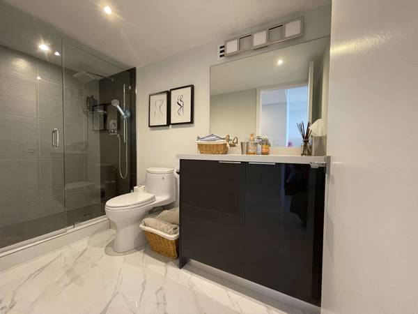 1912 S Ocean Dr #17A, Hallandale, FL 33009