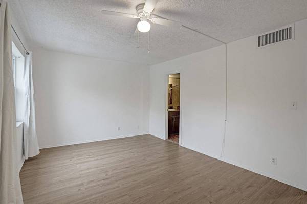 2220 NE 11th St, Hallandale Beach, FL 33009