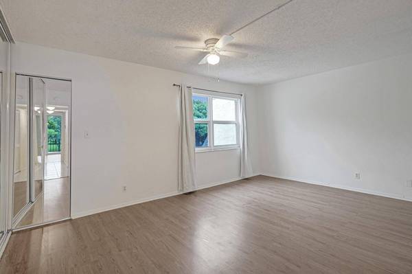 2220 NE 11th St, Hallandale Beach, FL 33009