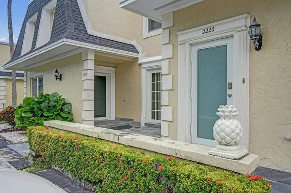 2220 NE 11th St, Hallandale Beach, FL 33009