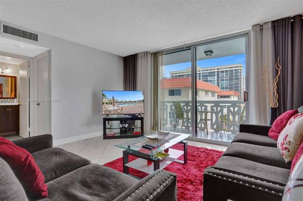 3113 S Ocean Dr #404, Hallandale Beach, FL 33009