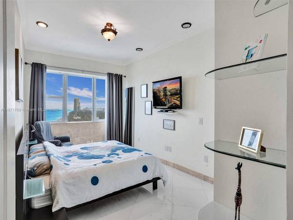 3113 S Ocean Dr #404, Hallandale Beach, FL 33009
